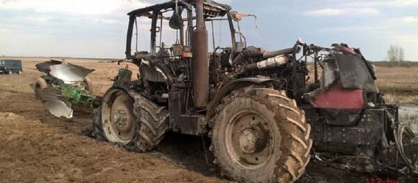 Трактор сгорел в Костюковичском районе - Sputnik Беларусь