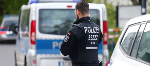 Полицейский в Берлине после стрельбы - Sputnik Беларусь