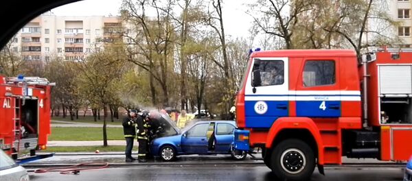 Легковой автомобиль горел утром в Минске - Sputnik Беларусь