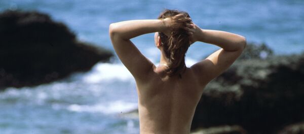 Девушка, нудистский пляж, архивное фото Девушка, нудистский пляж, архивное фото - Sputnik Беларусь