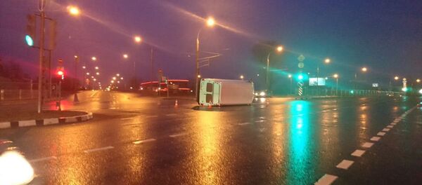 ДТП в Минске - перевернулся микроавтобус - Sputnik Беларусь