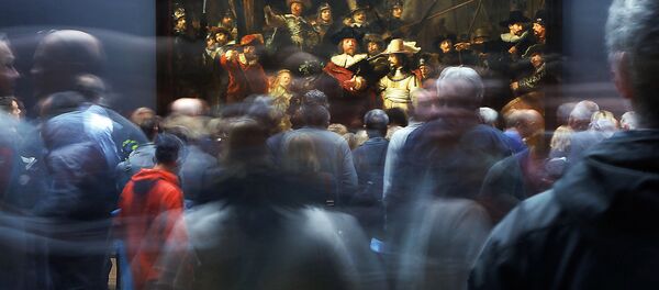 Наведвальнікі ў карціны Рэмбрандта Начны дазор на выставе Дзяржаўнага музея Рэйксмузеум у Амстэрдаме Наведвальнікі ў карціны Рэмбрандта Начны дазор на выставе Дзяржаўнага музея Рэйксмузеум у Амстэрдаме - Sputnik Беларусь