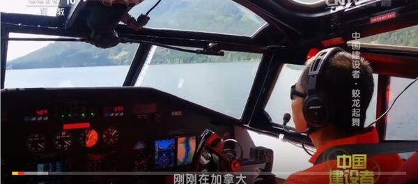 Крупнейший в мире китайский самолет-амфибия AG600 прошел первые рулевые испытания на ВПП Крупнейший в мире китайский самолет-амфибия AG600 прошел первые рулевые испытания на ВПП - Sputnik Беларусь