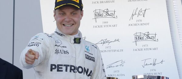 Победитель Гран-при России Валттери Боттас - Sputnik Беларусь