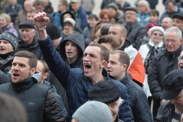 Митингующие требовали отменить отменить учения Запад-2017 - Sputnik Беларусь