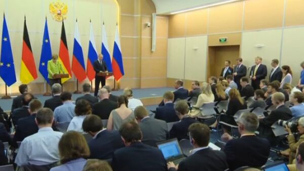 LIVE: Путин и Меркель о минских договоренностях и борьбе с терроризмом - Sputnik Беларусь