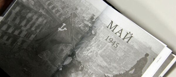 Разварот кнігі Ад Савецкага інфармбюро. Зводкі 1941-1945 Разварот кнігі Ад Савецкага інфармбюро. Зводкі 1941-1945 - Sputnik Беларусь