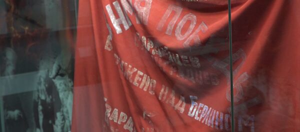 Знамя, которое побывало в Рейхстаге, показали в Минске - Sputnik Беларусь