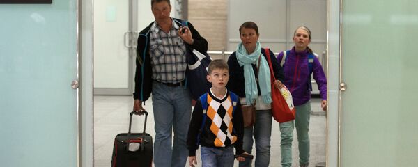 Турысты ў аэрапорце Пулкава у Санкт-Пецярбургу, архіўнае фота - Sputnik Беларусь