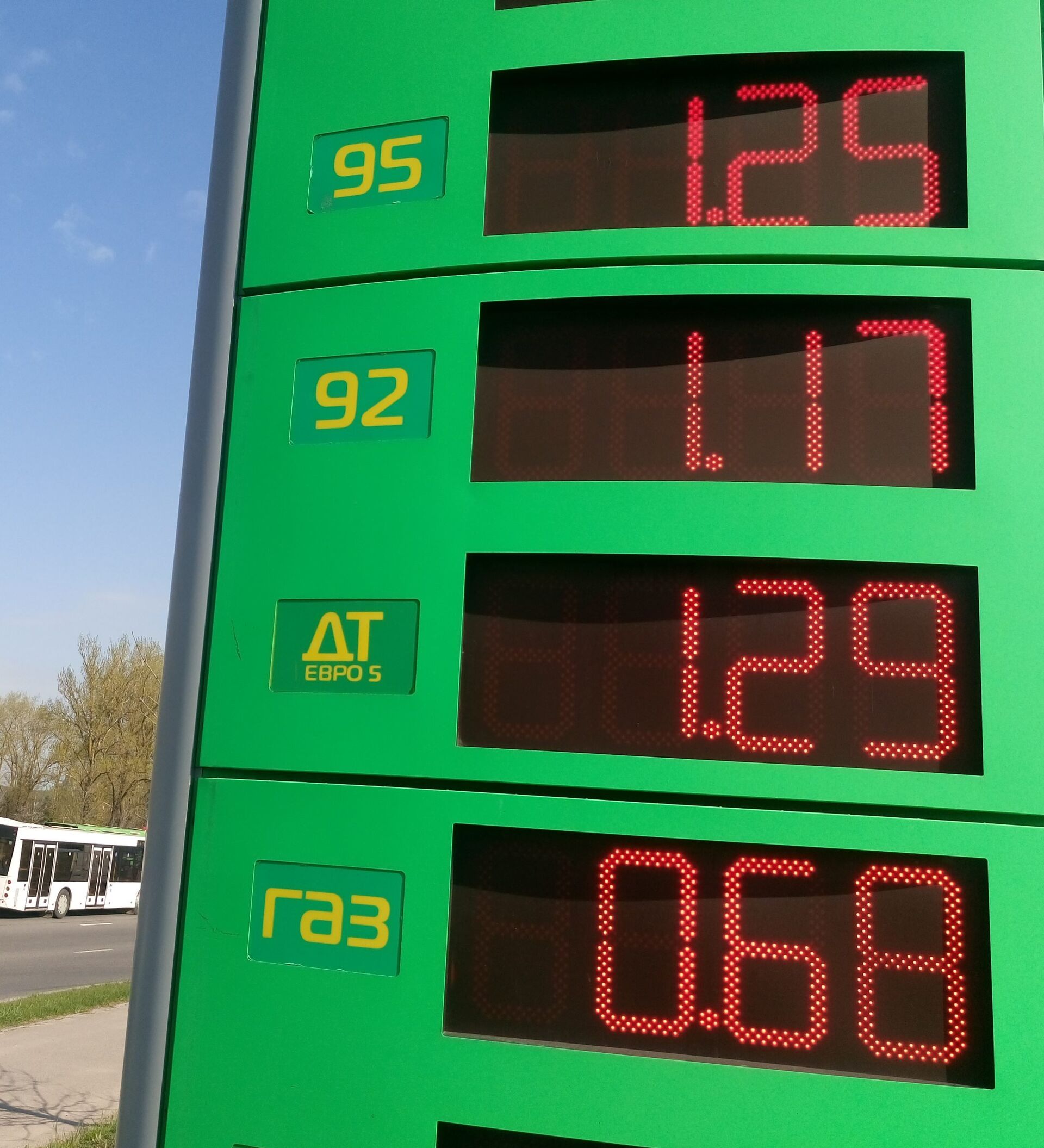 Цена 95 бензина в беларуси. Бензин 92 РБ. Литр бензина в Белоруссии. Дешевый бензин. Бензин дизель в Белоруссии.