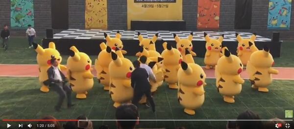 Видеофакт: Пикачу сдулся во время танца на фестивале покемонов - Sputnik Беларусь