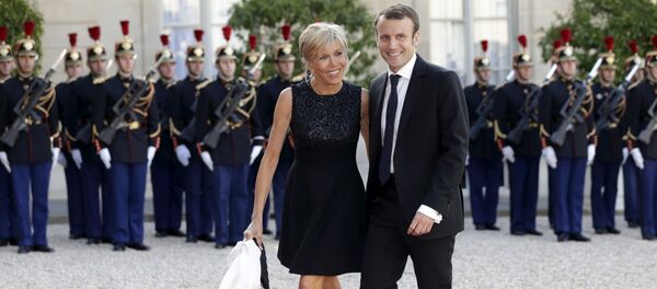 Эммануэль Макрон и его жена Бриджит Тронье - Sputnik Беларусь