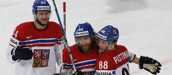 Чешские хоккеисты радуются победе над белорусами - Sputnik Беларусь