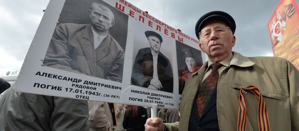 Участник акции Бессмертный полк в Минске - Sputnik Беларусь