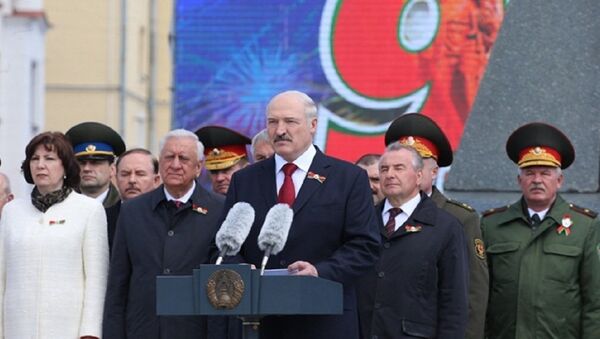 Выступление на церемонии возложения венков к монументу Победы по случаю 72-й годовщины Великой Победы 9 мая 2017 года - Sputnik Беларусь
