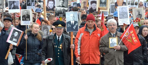 Участники акции Бессмертный полк в Минске - Sputnik Беларусь