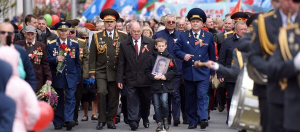 Святочнае шэсце ў Дзень перамогі Святочнае шэсце ў Дзень перамогі - Sputnik Беларусь