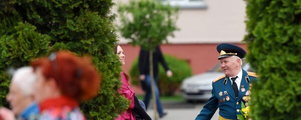 Дзякуй, дзяды, за Перамогу! - часцей чым звычайна казалі сівавалосым героям выпадковыя мінакі Дзякуй, дзяды, за Перамогу! - часцей чым звычайна казалі сівавалосым героям выпадковыя мінакі - Sputnik Беларусь