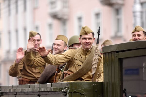 Участники праздничного парада - клуб военно-исторической реконструкции Честь мундира - Sputnik Беларусь