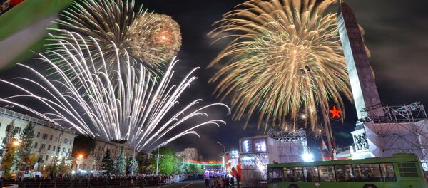 Салют 9 Мая в День Победы - Sputnik Беларусь