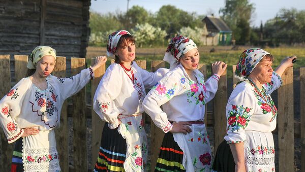 Женщины в белорусской национальной одежде - Sputnik Беларусь
