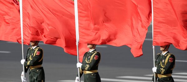 Солдаты почетного караула Китая во время церемонии встречи лидеров в Пекине Солдаты почетного караула Китая во время церемонии встречи лидеров в Пекине - Sputnik Беларусь