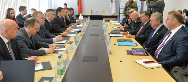 Встреча первого вице-президента НОК Беларуси Андрея Асташевича, министра спорта и туризма Республики Беларусь Александра Шамко с представителями ЕОК - Sputnik Беларусь