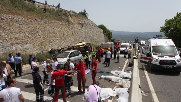 Автобус с туристами попал в ДТП в Турции, погибли около 20 человек - Sputnik Беларусь