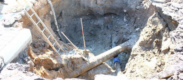 Порыв трубопровода в Логойске 14 мая 2017 года - Sputnik Беларусь