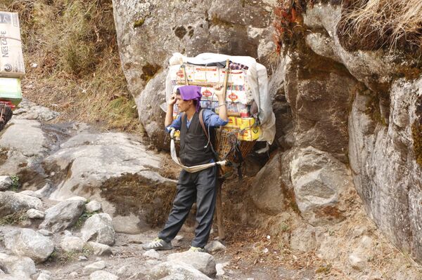 Продукты несут в горы - Sputnik Беларусь