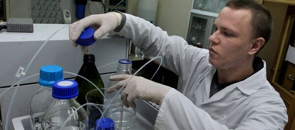 Работа лаборатории проверки качества пищевых продуктов, архивное фото Работа лаборатории проверки качества пищевых продуктов, архивное фото - Sputnik Беларусь