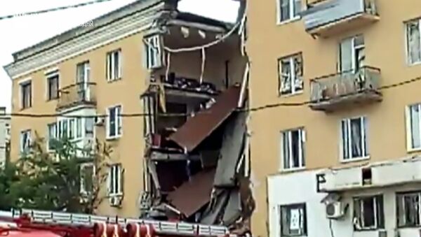 Взрыв обрушил перекрытия четырехэтажного дома в Волгограде - Sputnik Беларусь