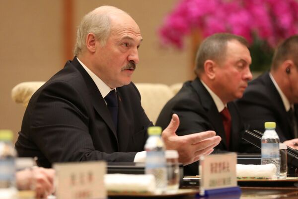 Президент Беларуси Александр Лукашенко на встрече с Си Цзиньпином - Sputnik Беларусь