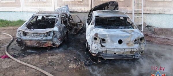 Сгоревшие в Минске легковушки - Sputnik Беларусь