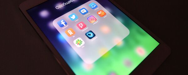 Прыкладанні сацсетак на экране планшэта Прыкладанні сацсетак на экране планшэта - Sputnik Беларусь