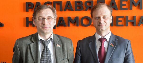 Депутаты Палаты представителей Национального собрания РБ Валерий Бороденя и Владислав Щепов - Sputnik Беларусь