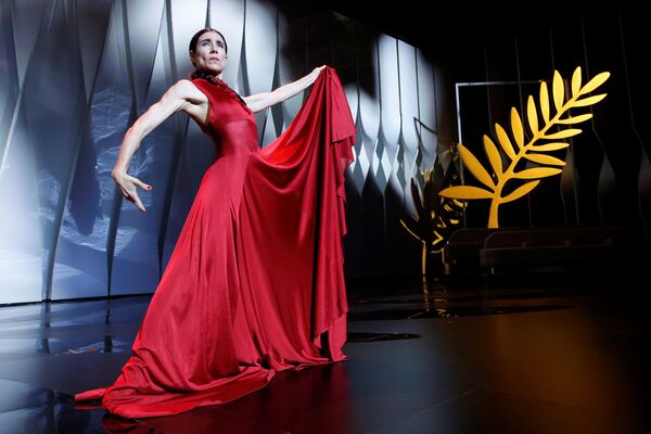 Испанская танцовщица Бланка Ли на церемонии открытия Каннского кинофестиваля - Sputnik Беларусь