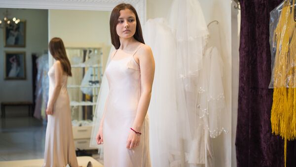 Выбор выпускного платья в Минске - Sputnik Беларусь