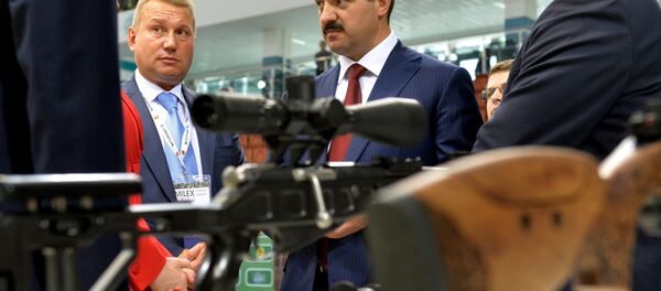 Виктор Лукашенко на выставке MILEX Виктор Лукашенко на выставке MILEX - Sputnik Беларусь