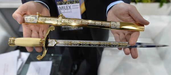 Российские оружейники представили кортик для президента Беларуси - Sputnik Беларусь