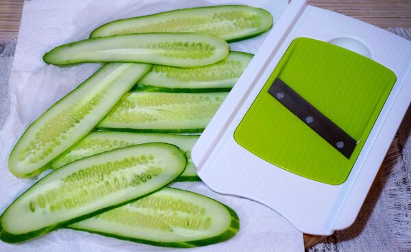 Ролы из огурцов с семгой  - Sputnik Беларусь