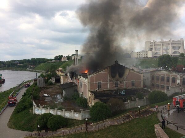 Здание бывшего пивзавода горит в Гродно - Sputnik Беларусь
