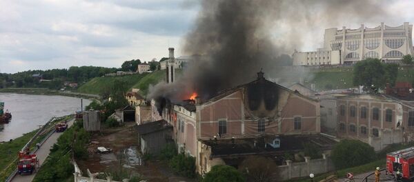 Здание бывшего пивзавода горит в Гродно - Sputnik Беларусь