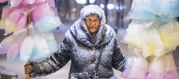 Прадавачка салодкай ваты Прадавачка салодкай ваты - Sputnik Беларусь