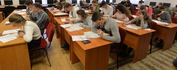 Абітурыенты здаюць пробнае ЦТ Абітурыенты здаюць пробнае ЦТ - Sputnik Беларусь