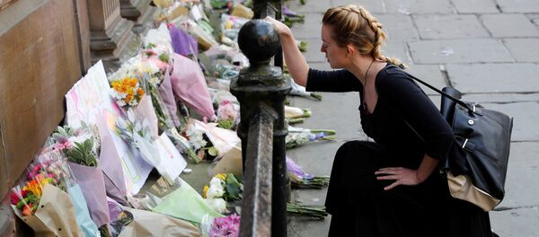 Цветы у стадиона в Манчестере - Sputnik Беларусь