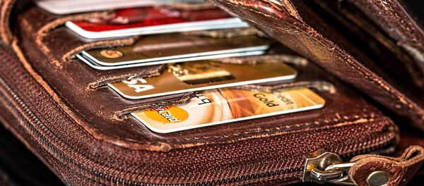 Кошелек с банковскими карточками, архивное фото - Sputnik Беларусь