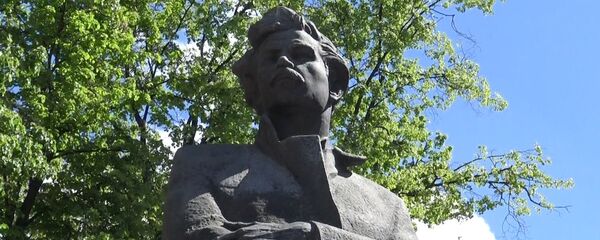 Зоркі чытаюць верш Максіма Багдановіча Зоркі чытаюць верш Максіма Багдановіча - Sputnik Беларусь