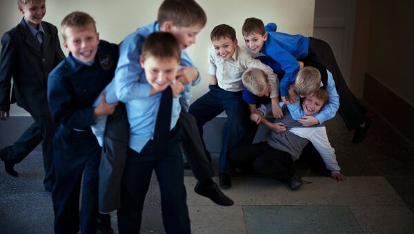 Школьники на перемене, архивное фото - Sputnik Беларусь
