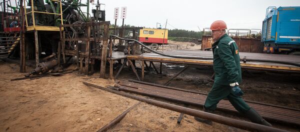 Добыча нефти, архивное фото - Sputnik Беларусь
